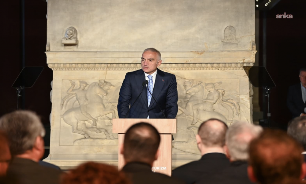 Kültür ve Turizm Bakanı Ersoy: Müze ve ören yerlerinde 33 milyon ziyaretçi ile rekor kırıldı, yurt dışına kaçırılan 13 bin 451 eserin iadesi gerçekleştirildi