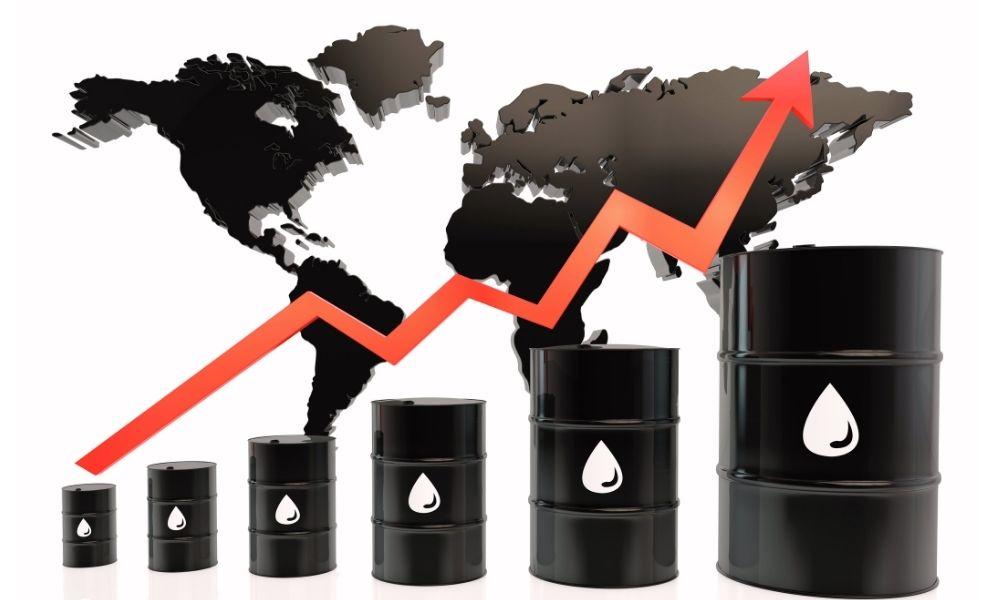 Petrol fiyatları mayıstan bu yana ilk kez 100 doları aştı