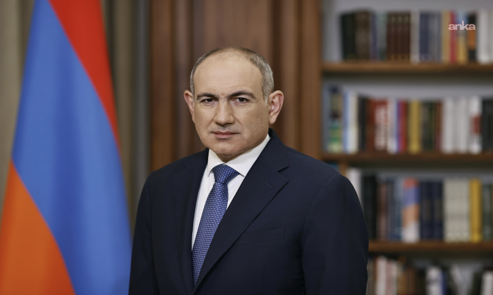 Ermenistan Başbakanı Paşinyan, Erivan'da Türk bayrağının yakılmasını kınadı