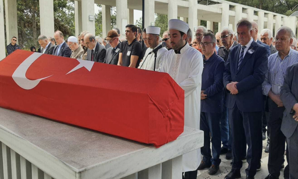 İBB'ye yönelik yeni operasyonda hakkında gözaltı kararı verilen isimlerden Yasin Çağatay Seçkin, babasını son yolculuğuna uğurladı
