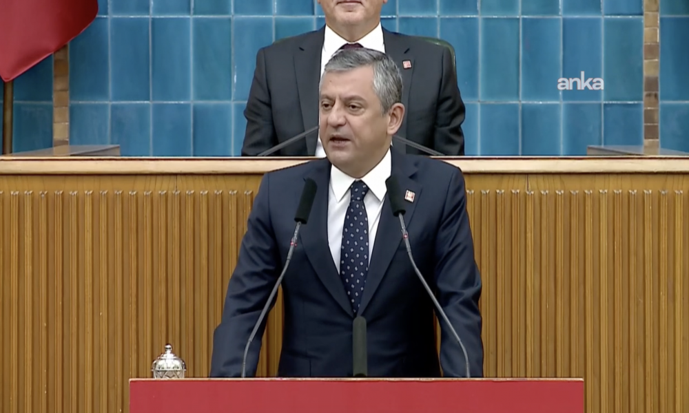 Özgür Özel, grup toplantısına girerken: 
