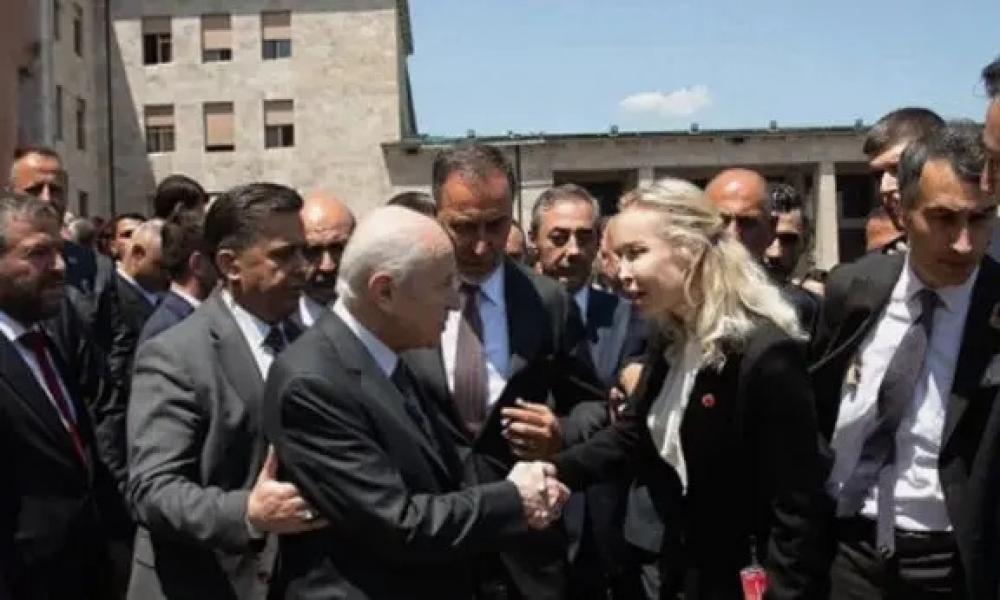 İbrahim Tatlıses'in eski eşi Ayşegül Yıldız, MHP'den siyasete girdi!