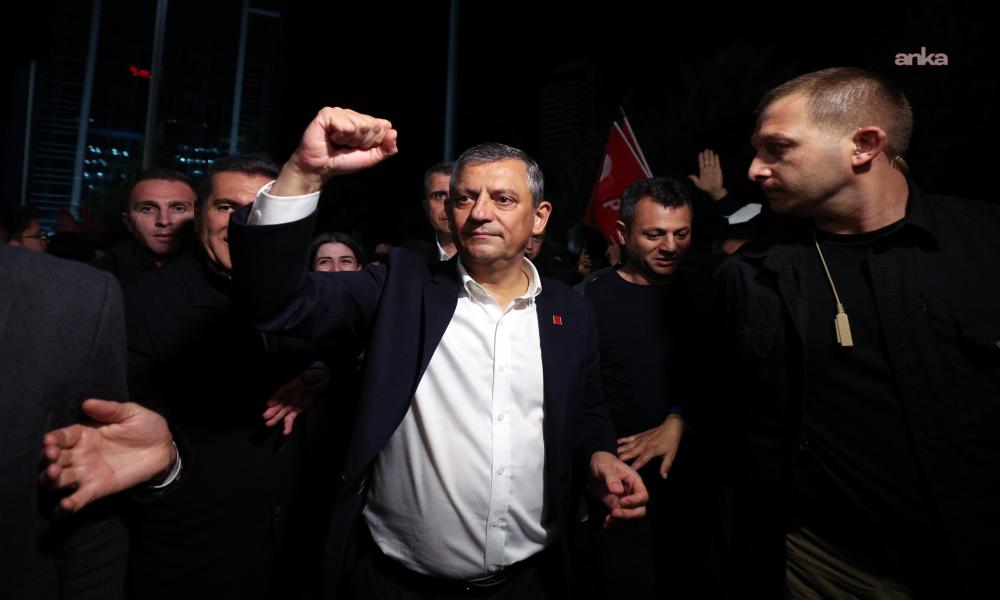 Özgür Özel: CHP'yi kimin yöneteceğine CHP'liler karar verene kadar bu binadayım, hiçbir yere gitmiyorum