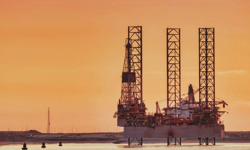 Hürmüz Boğazı’nın açılmasına yönelik umut azalırken petrol fiyatları yükseldi