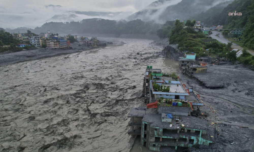 Nepal'de sel felaketinin ardından kurtarma çalışmaları sürüyor: 939 kişi hayatını kaybetti