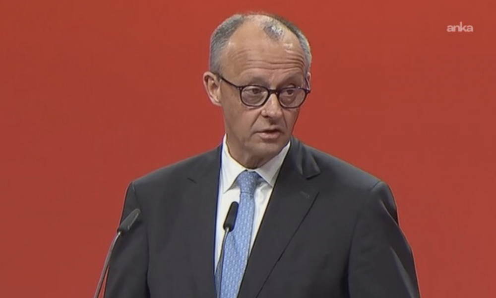 Almanya Başbakanı Friedrich Merz’e Alman Sendikalar Birliği (DGB) kongresinde protesto