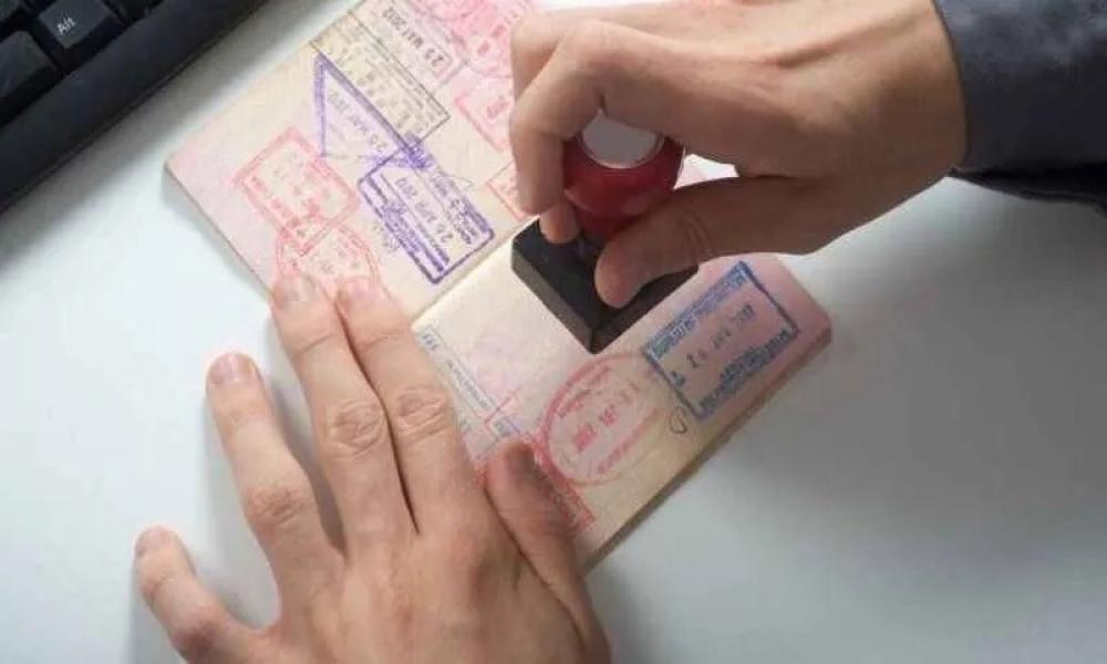 İngiltere'nin uyarısıyla tespit edildi: Vize şirketi, insan kaçakçısı çıktı