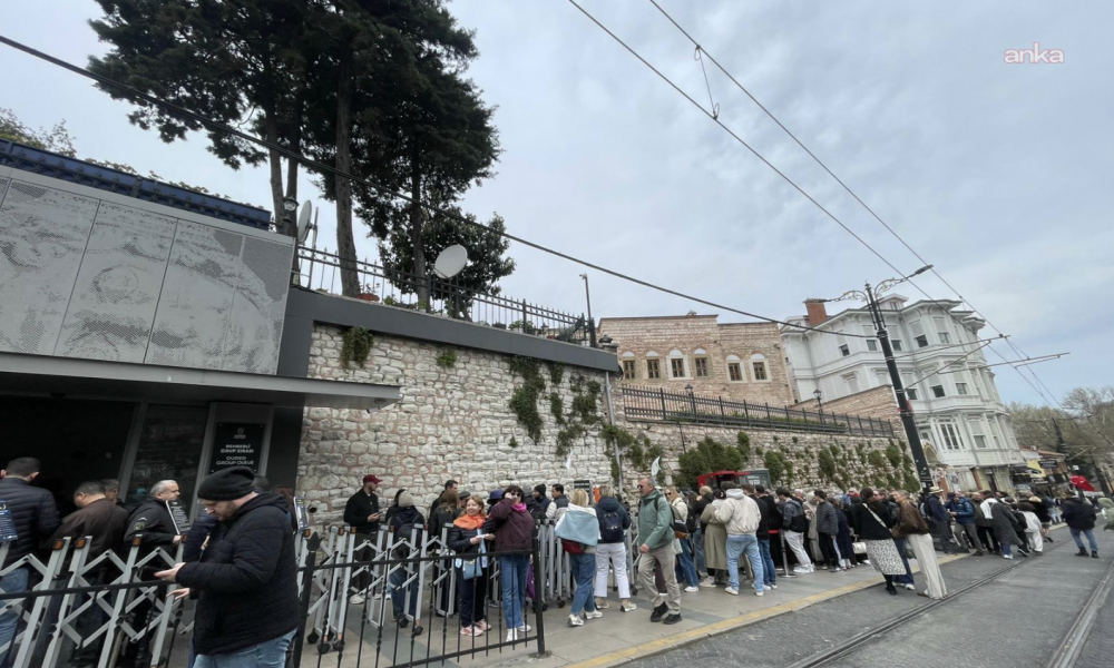 İBB’nin 1 TL kararı ardından Yerebatan’da ilk 5 saatte 5 bin yerli ziyaretçi: Tarihi sarınca halk akın etti