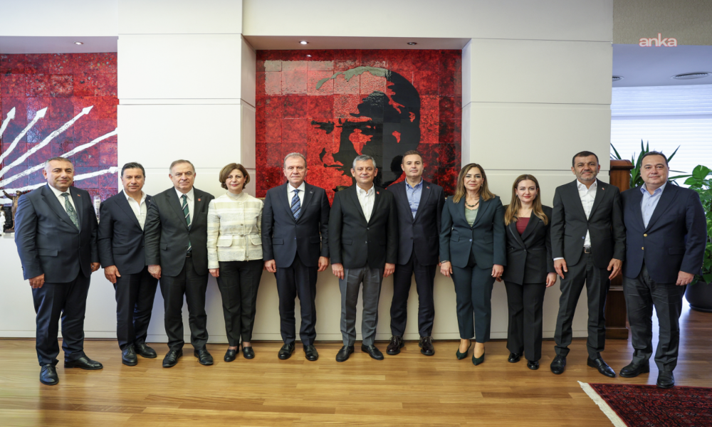 Özgür Özel, CHP'li Büyükşehir Belediye Başkanlarıyla bir araya geldi