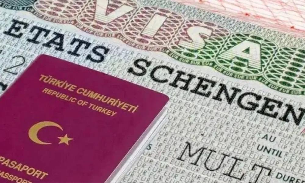 Schengen krizi derinleşiyor: Randevular botlarla bloke ediliyor; 1000 Euro'ya çıkan fiyatlara satılıyor!