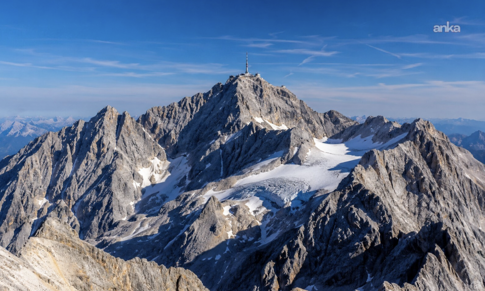 Almanya'da 68 yaşındaki dağcı Zugspitze yakınlarında düşerek hayatını kaybetti