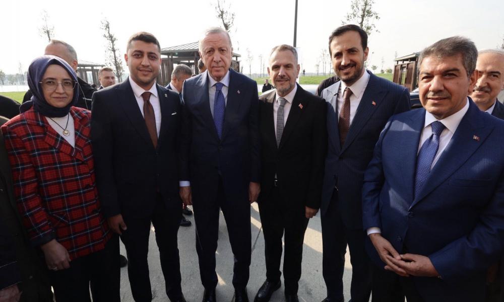 Bayrampaşa'da bir üye daha AKP'ye geçti: Salman'ın ilk işi yeni bir sosyal medya hesabı açmak oldu