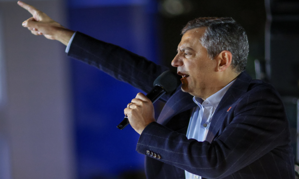 Özgür Özel’den Adalet Bakanı Gürlek’e: “Beş gazeteciye aynı anda Onursal hakkında yalan ifadeler yolladınız, kayıtları elimizde”