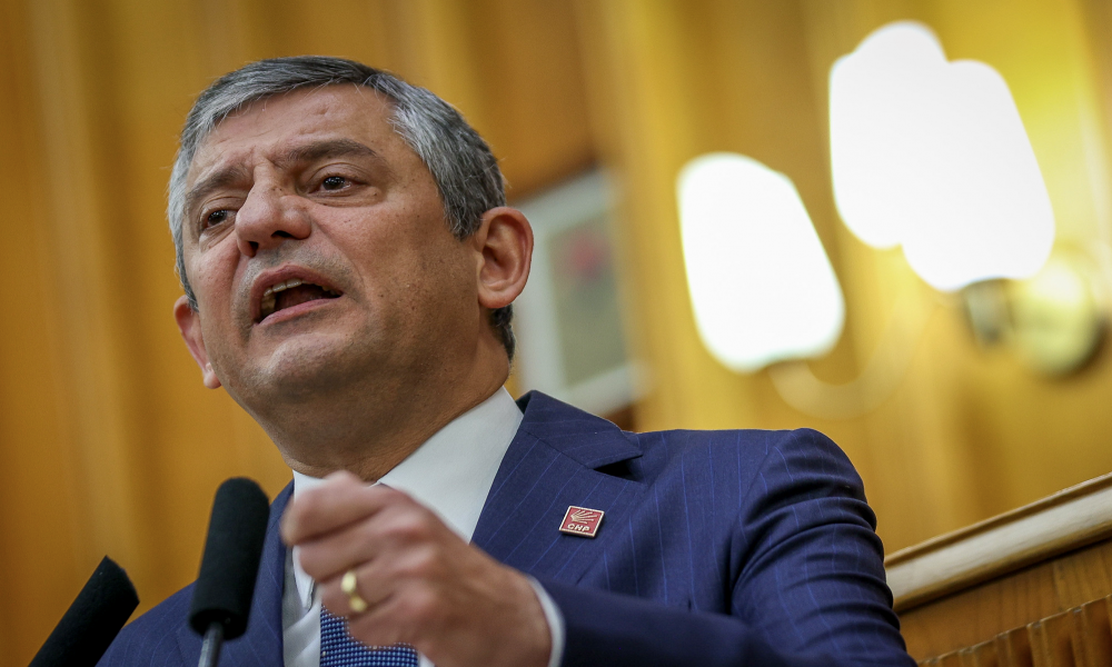 Özgür Özel: “Delegenin vermediğini saraydan dilenenlere söylüyorum: Bırak saraylara mermer olmayı”