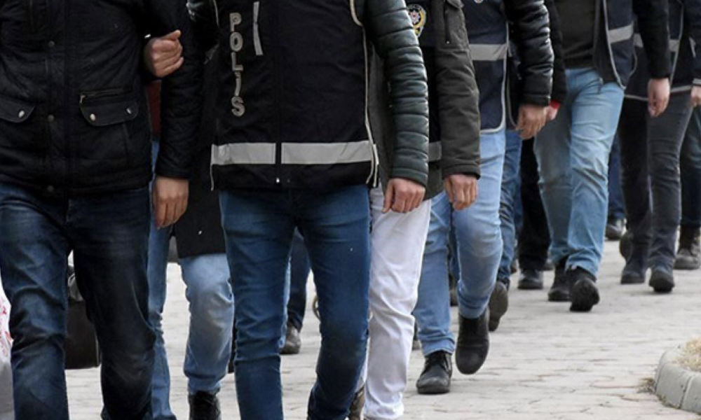 İzmir'de FETÖ operasyonu: 9 kişi gözaltına alındı