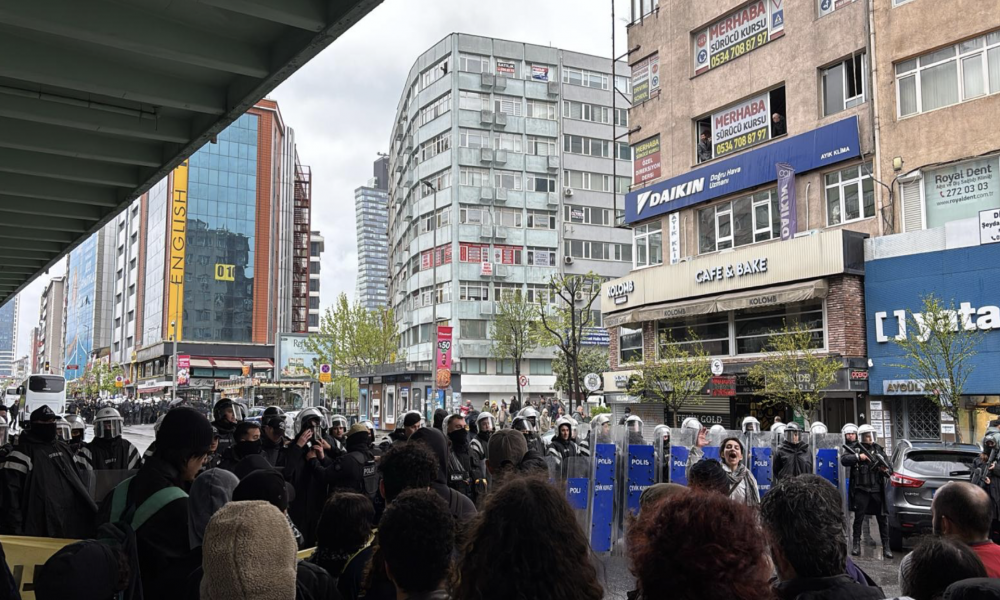 Mecidiyeköy'de 100'e yakın kişi gözaltına alındı