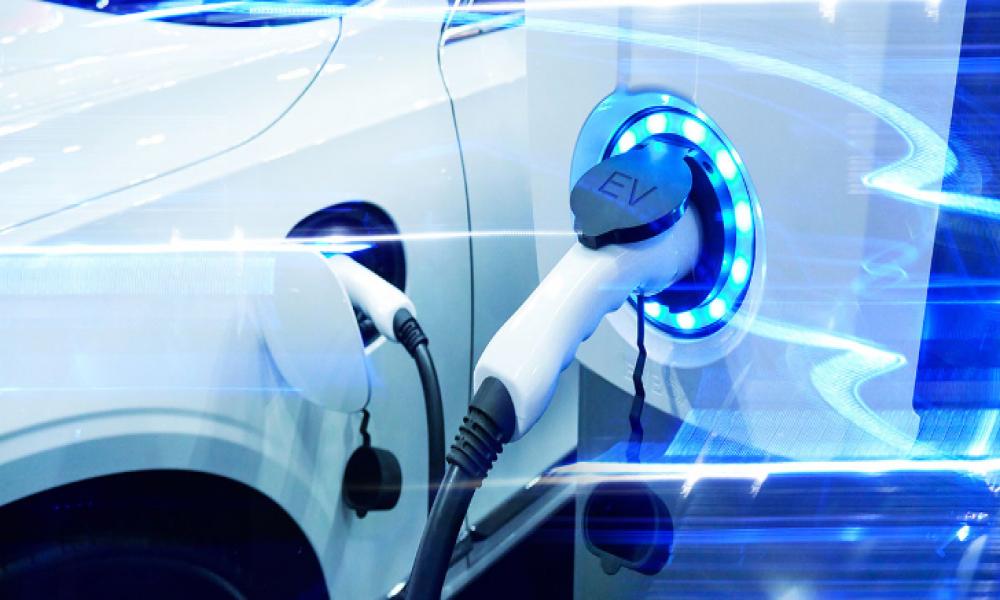 Evde onaysız araç şarj etmeye 900 bin liralık elektrik cezası