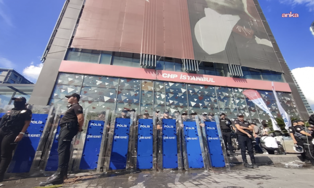 CHP İstanbul İl Yönetimine kayyum atanmasıyla ilgili dava ertelendi
