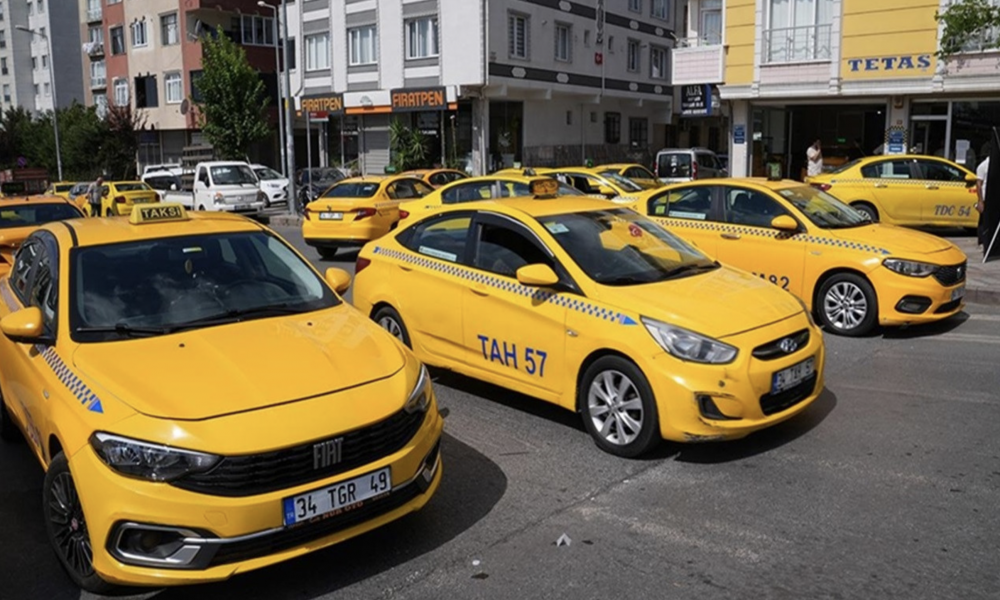 İBB'nin ''Uygulama Bazlı Taksi'' ihalesinde 250 plakadan 23'ü satıldı