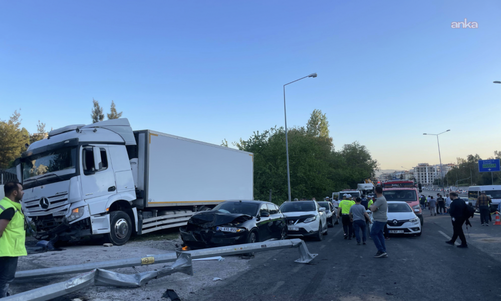 İzmir Cumhuriyet Başsavcılığı 3 kişinin yaşamını yitirdiği Bornova’daki zincirleme kazaya ilişkin soruşturma başlattı