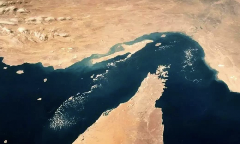 İran: Hürmüz Boğazı ticari gemilere açıldı