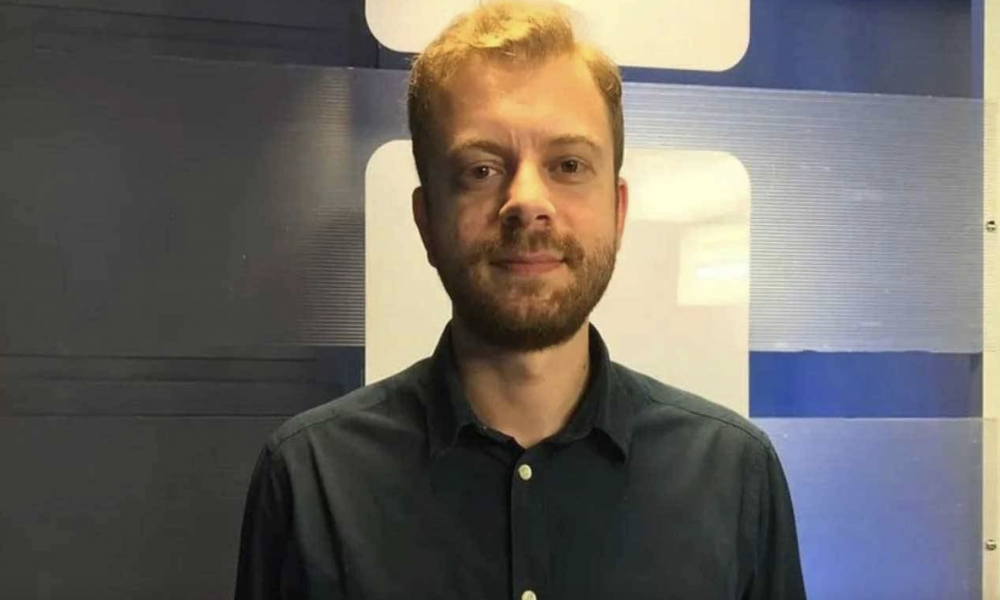 Sosyal medyada açtığı anket sonrası tutuklanmıştı: Akademisyen Emrah Gülsunar'a yurt dışı çıkış yasağı ile tahliye