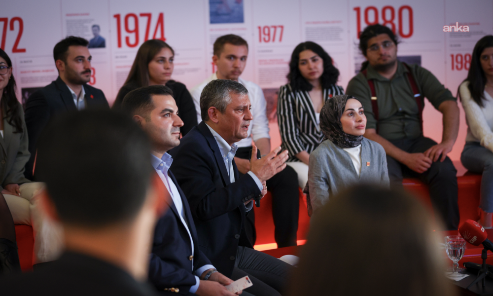 Özgür Özel, gençlerle bir araya geldi: “Gençleri siyasete davet ediyoruz”